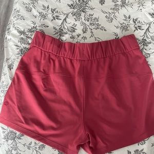 Lululemon on the fly short, size 6, pink
